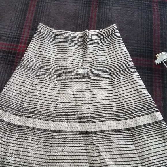 Club Monaco Skirt Embroidered Detail Size 6 - Picture 3 of 5